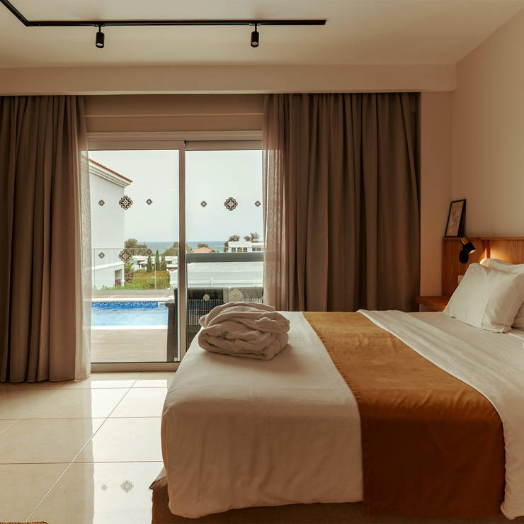 GRAND FAMILY SUITE 2 BEDROOMS SHARING POOL 2