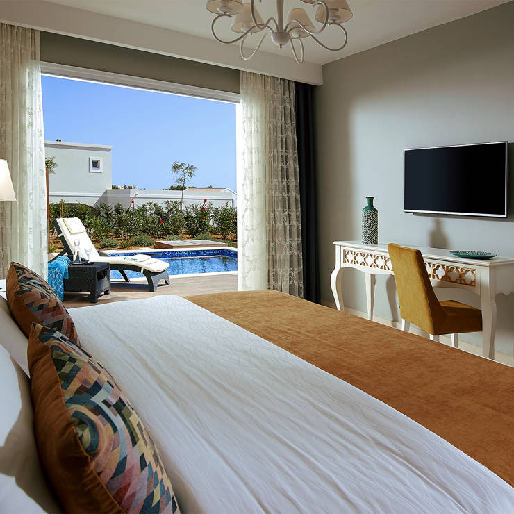 DELUXE FAMILY ROOM PRIVATE POOL 2